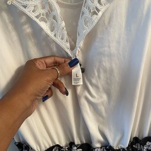 Wide legged rumper… Large in size but there ripper runs big